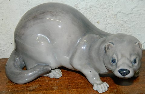 Kgl. figur i porcelæn af mink af Jeanne Grut