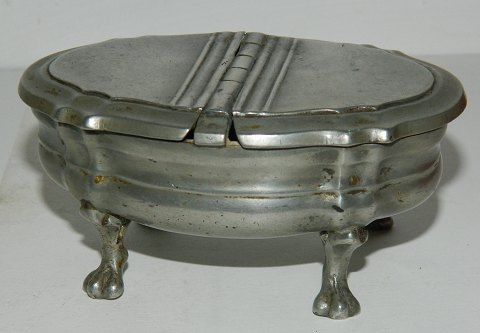 Saltkar i tin på fire fødder 19. århundrede