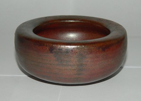 Brunt glaseret skål i keramik af Alev Siesbye