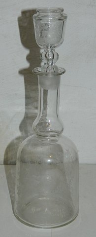 Glass decanter with deer motif