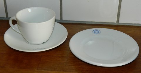 Kgl. Georg Jensen kaffekop, underkop og kagetallerken i porcelæn