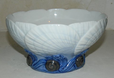Art Nouveau Style: Unique bowl in porcelain by Bing & Grondahl