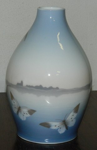 Vase in Royal Copenhagen porcelain with art nouveau decoration