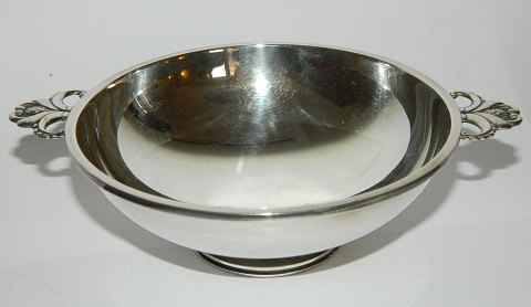 Bowl with handle in Sterling Silver