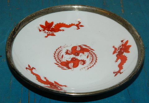 Plate with decoration of dragons from Meissen