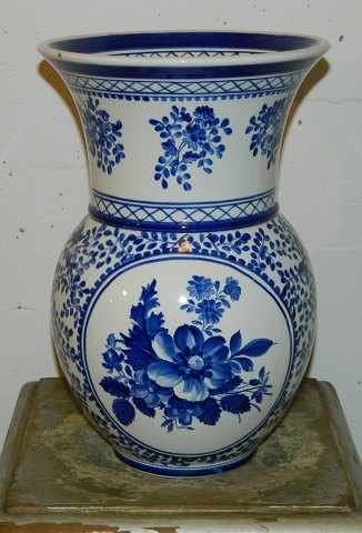 Eremitage vase from Alumina