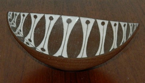 Bådformet skål i keramik af Thomas Toft