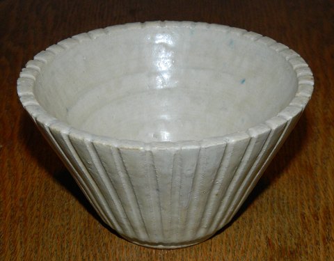 Bowl in ceramics by Arne Bang