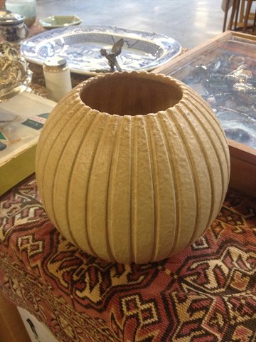Arne Bang stil:
Gouda vase i keramik