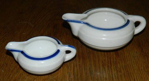 Kgl. flødekande(r) i porcelæn fra 19. århundrede