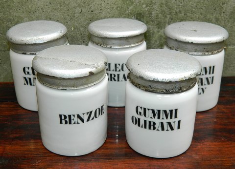 Five apothecary jars of porcelain from B&G