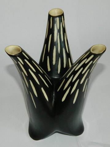 Vase i keramik fra Aksini af Aksel Sigvald Nielsen