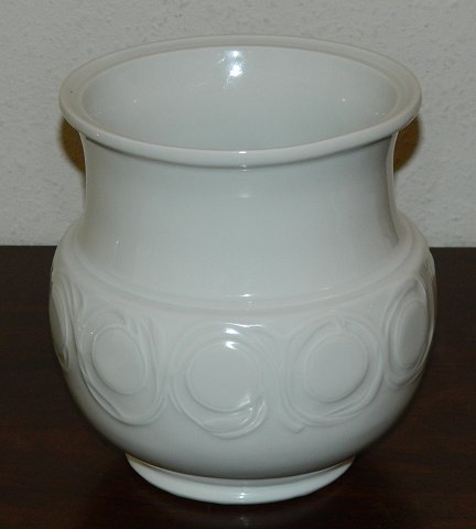 Large unique vase in porcelain from B&G by Lisbeth Munch-Petersen
