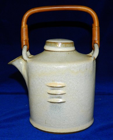 Finn Lynggaard teapot in stoneware