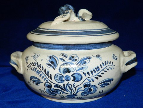 Lidded Bowl in ceramics from Lars Syberg