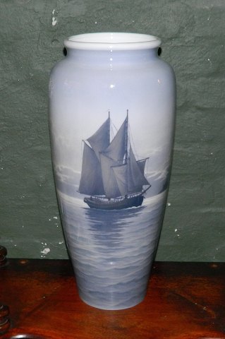 Royal Copenhagen vase in porcelain with sailboat motif