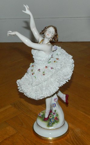 Tysk figur af danserinde med krenolineskørt