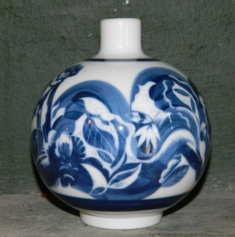 Art Deco decoration on vase from Bing & Grondahl