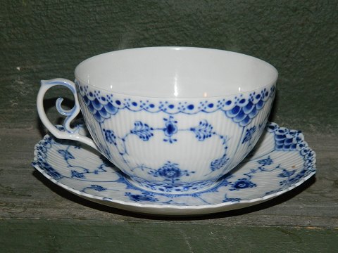Morning cup: Large teacup Royal Copenhagen half lace