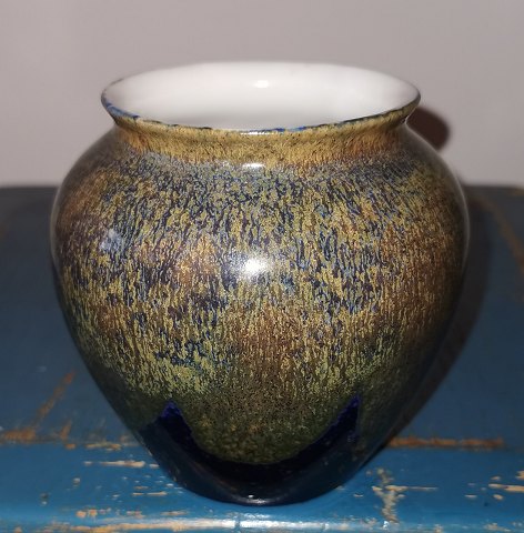 Porcelain vase: C. F. Ludvigsen for Dahl Jensen