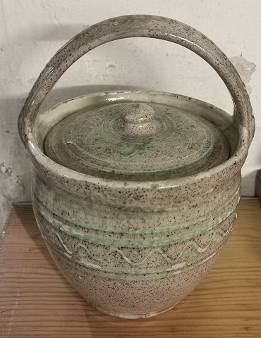 Maternity pot with lid in ceramic