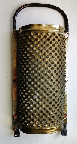 The largest and most beautiful grater in brass!