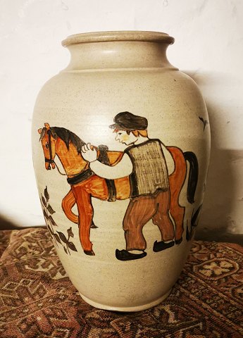 Painted motif on Kähler vase