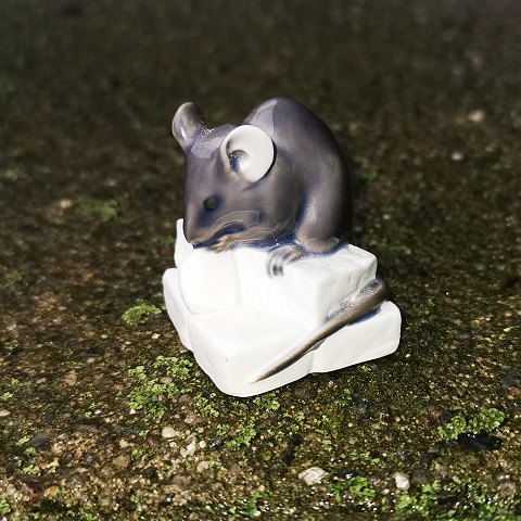 Mouse on sugar piece Royal Copenhagen no. 510