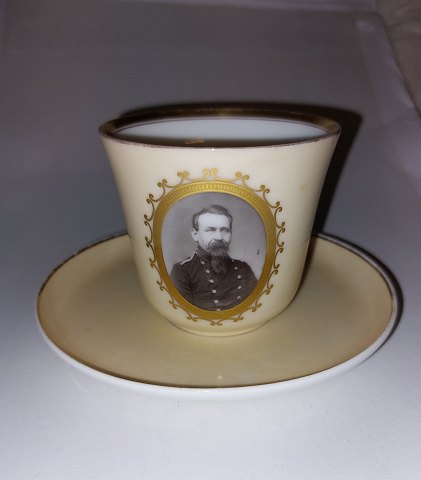 B&G cup with motif of Danish officer