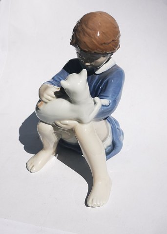 Royal Copenhagen figure: Girl with cat
