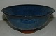 Skål i keramik dækket af blå glasur af Lisbeth Munch-Petersen