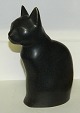 Figur af siddende kat i keramik af Knud Basse