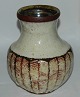 Vase i keramik med sildeben-dekoration af Lisbeth Munch-Petersen