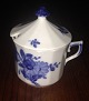Kgl. kantet Blå Blomst sennepskrukke i porcelæn #8586