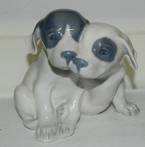 Kgl. figur af par hvalpe i porcelæn