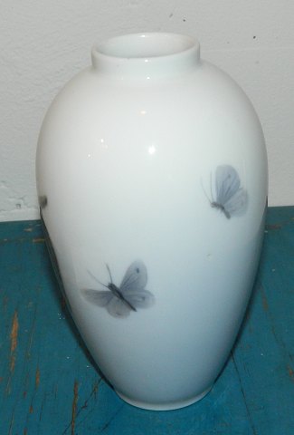 Kgl. vase med dekoration af sommerfugle