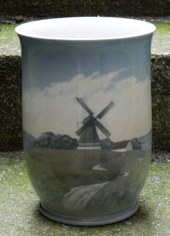 B&G vase i porcelæn med landskabsmotiv med bl.a. mølle