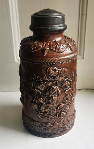 Beholder til tobak i keramik med tinlåg 19. århundrede