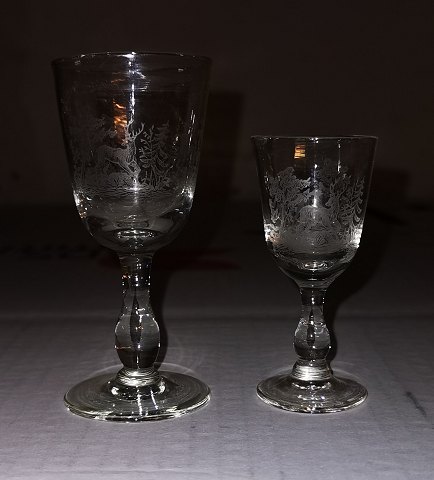 Snapseglas -og hedvinsglas med hjortmotiv