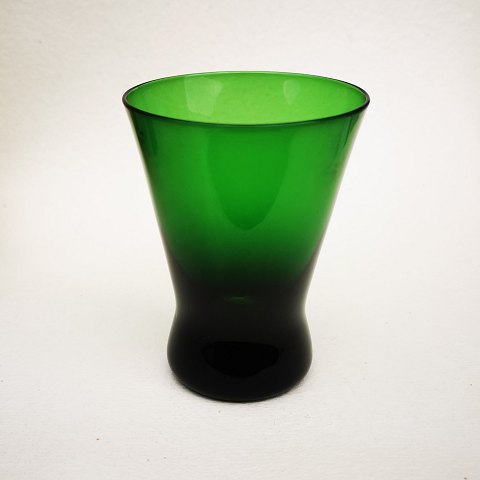 Dansk glas: Grønt vandglas fra Holmegaard Glasværk