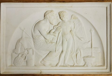 Royal Copenhagen af  B. Thorvaldsen bisquit platte : "Amor optages hos Anacreon"