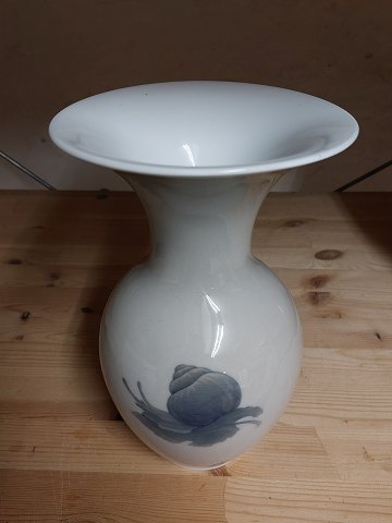 Royal Copenhagen vase med snegle af Richard Bøcher