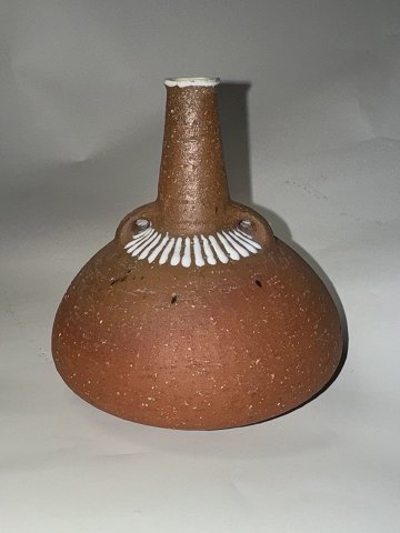 Pottery base by Gutte In 1944