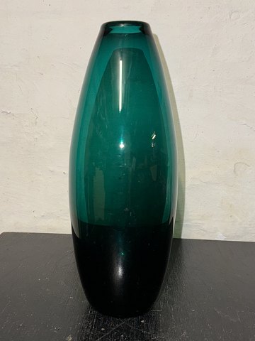 P. Lütken: Green organic shaped glas vase from Holmegaard