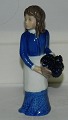 B&G figur i porcelæn af pige med kurv