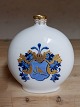 Royal Copenhagen vase i porcelæn med adeligt våbenskjold