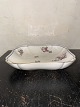 Blomsterbemalet fad i porcelæn fra Sèvres
